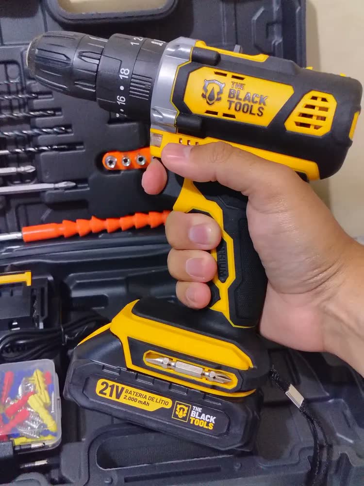 foto de Parafusadeira Furadeira De Impacto 02 Baterias The Black Tools Profissional Tb-21px.2 Kit Completo Com Maleta Acessórios