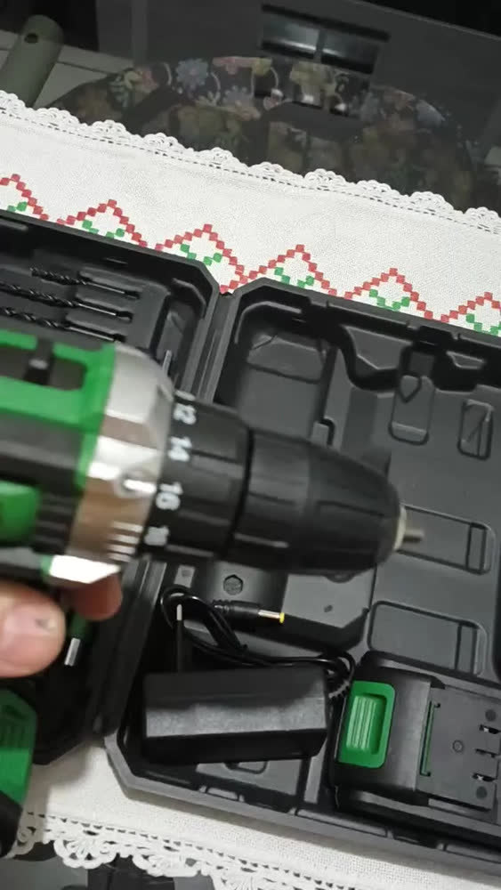 foto de Parafusadeira Furadeira 21v 1300mah Com 2 Baterias Recarregável Sem Fio Maleta Completa Several Importados