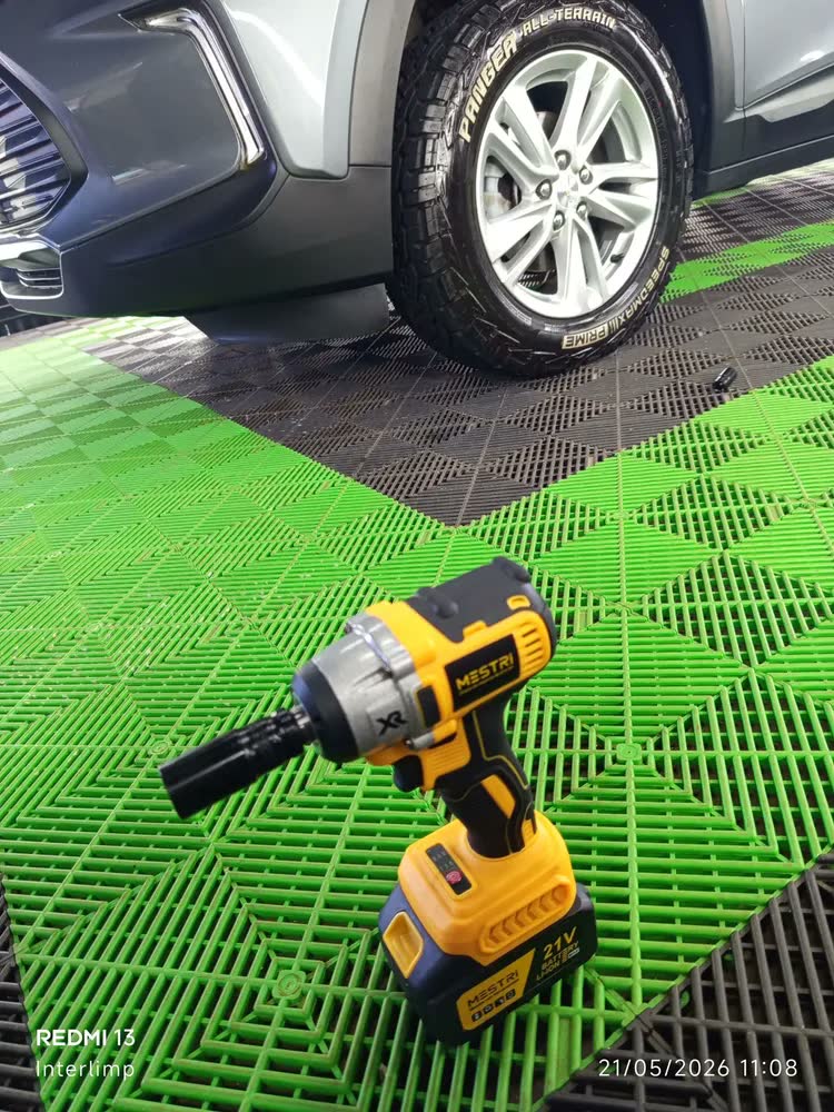 foto de Chave De Impacto a Bateria Profissional Recarregável 4ah Brushless Parafusadeira Furadeira Alta Potência Sem Escova 2 Baterias MESTRI
