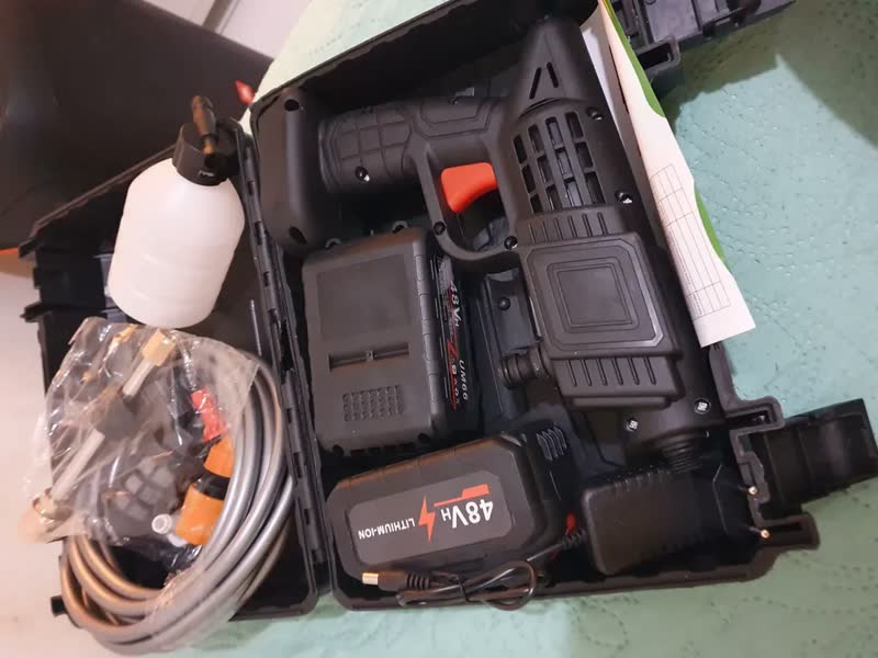 foto de Lava Jato Portátil Alta Pressao Lavadora 2 Baterias + Maleta Preto Recarregavel Elétrica Lavar Carro Profissional Potência Turbo Limpeza Compacta Potente Regulável Lavagem Automotivo Evolufix
