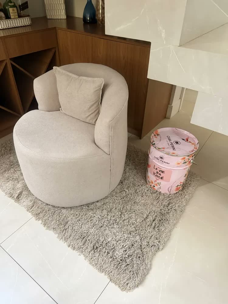 foto de Poltrona Sala Orgânica Confortável Reforçada Bouclé Quarto