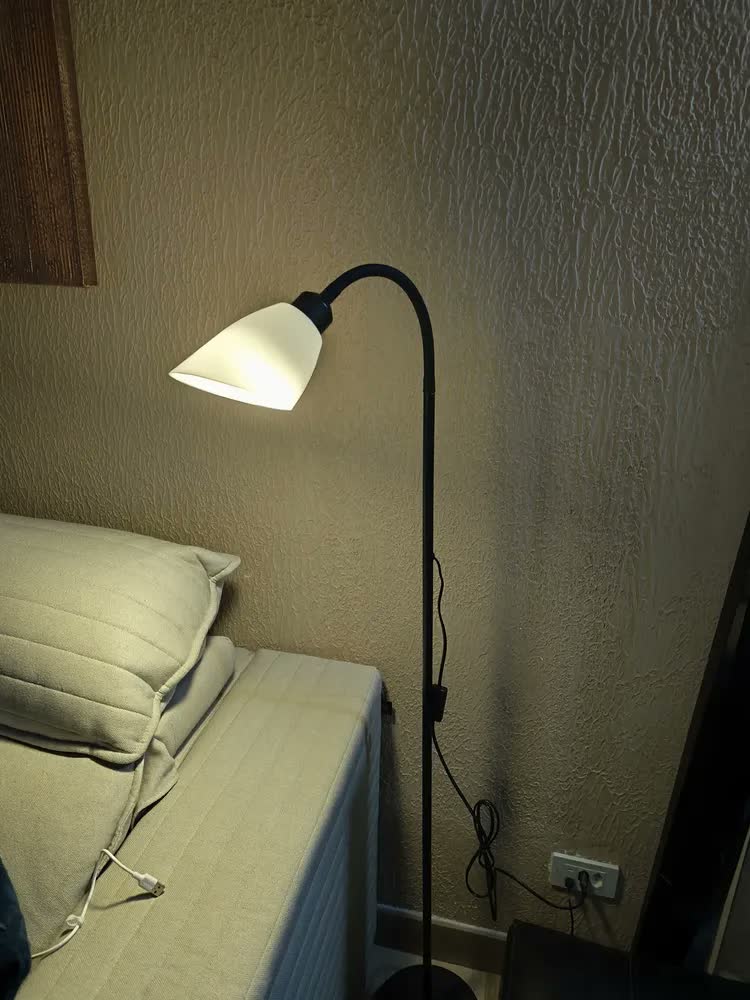 foto de Luminária De Chão Abajur Articulada 1,6m Metal Pedestal Piso Coluna Preta Leitura Quarto Sala Cúpula Branco Flexivel 1,6m Bivolt Bravvi