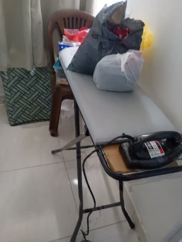 foto de Mesa Tabua De Passar Roupa Tecido Térmico Anti-chamas Cor Preto Liso