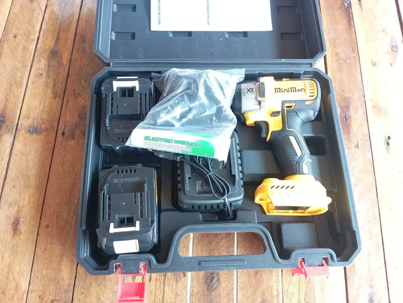 foto de Chave De Impacto Com 2 Baterias Furadeira Parafusadeira Profissional Mandril 1,2 Quadrado Torque 520Nm 0-4000 Rpm Velocidade Variel Carregador Bivolt Motor Sem Escova E Acessórios CNC DO BRASIL