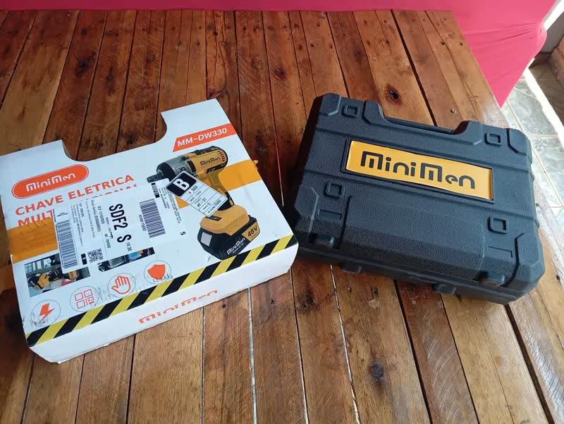 foto de Chave De Impacto Com 2 Baterias Furadeira Parafusadeira Profissional Mandril 1,2 Quadrado Torque 520Nm 0-4000 Rpm Velocidade Variel Carregador Bivolt Motor Sem Escova E Acessórios CNC DO BRASIL