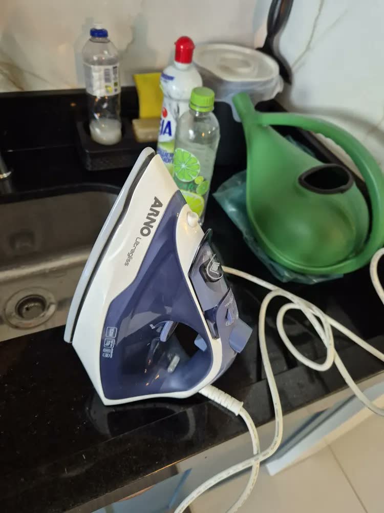 foto de Ferro a Vapor Arno Ultragliss com Base Durilium Airglide FU02