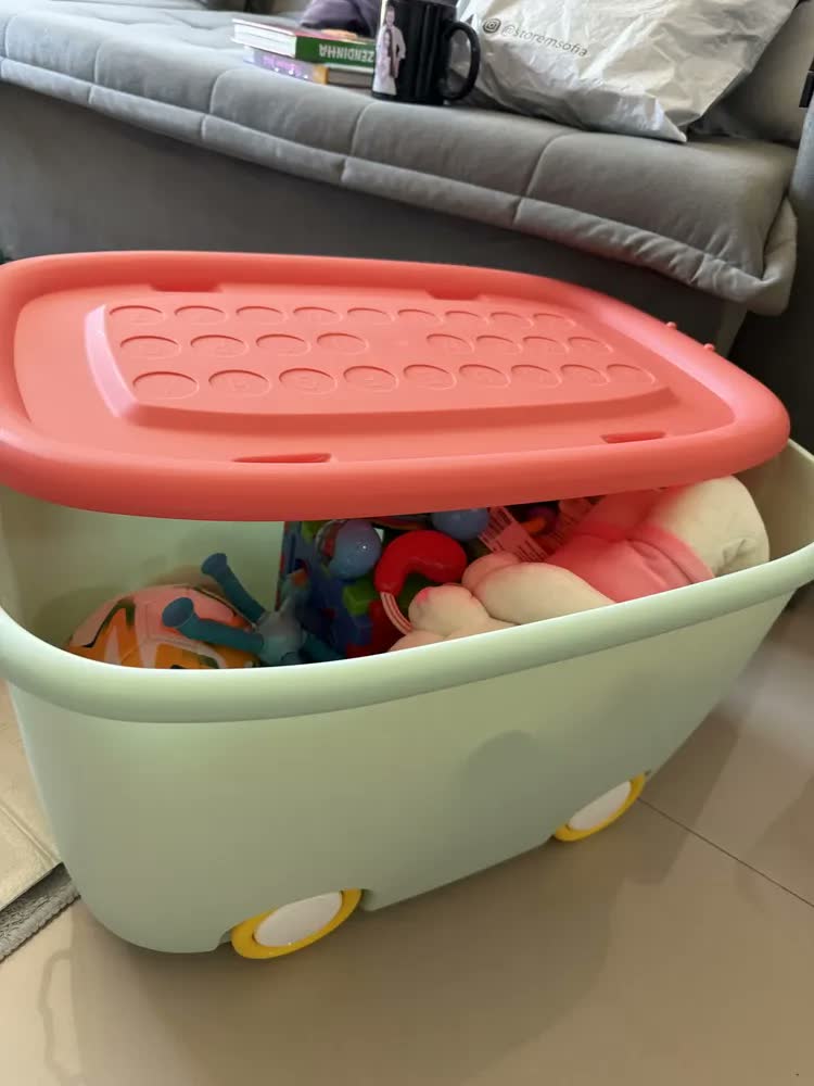 foto de Cesto Caixa Organizadora De Brinquedos Infantil Bau Feminino Plastico Reforçado Rosa Para Guardar Organizador Multiuso Grande Com Rodas E Alça 58l Com Tampa Roxa Multifuncional P/ Bebe Criança
