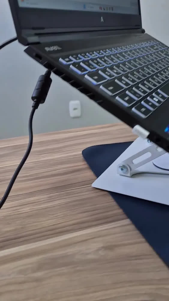 foto de Suporte De Mesa Metal Para Notebook E Macbook Gira 360° Grau