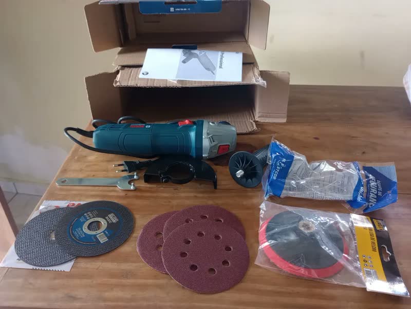 foto de Kit Esmerilhadeira Bosch Gws 700 710w 110v + 3 Discos Metal Azul