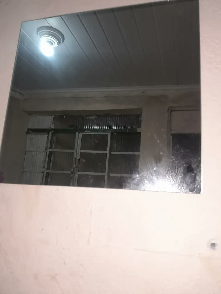 foto de Espelho Decorativo 30x30 Lapidado Parede Fita Dupla Face Redondo