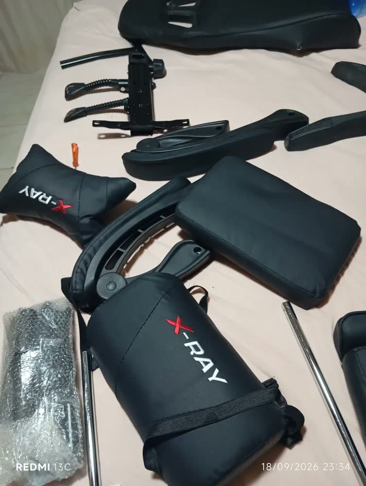 foto de Cadeira Gamer X-ray Para Jogos/escritório Confortável Cor Branca E Preto