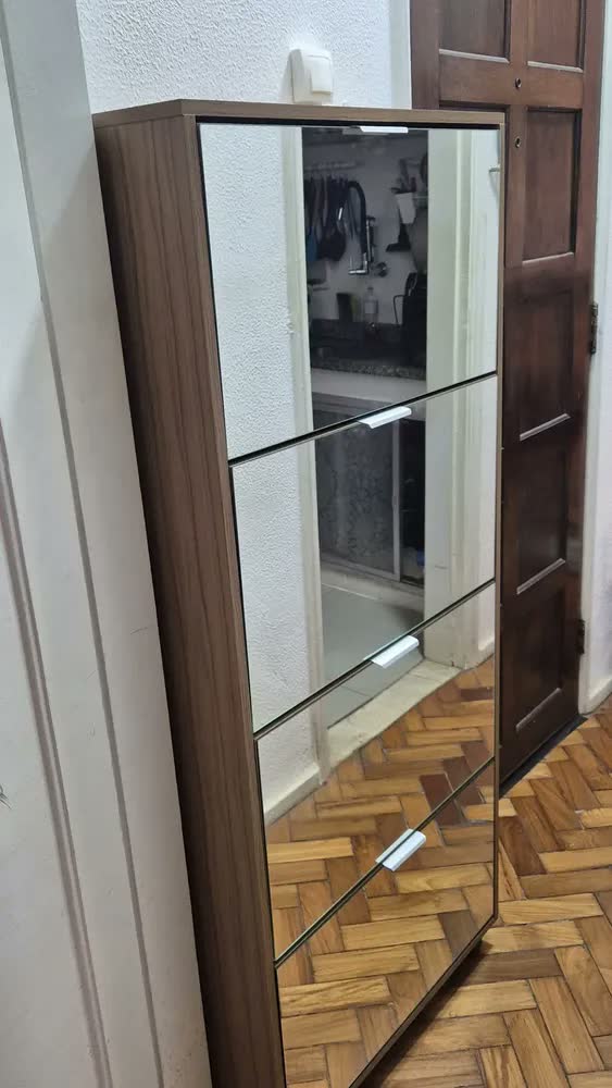 foto de Sapateira Com Espelho Organizadora Peguim 4 Gavetas V/cores Marrom/c Espelho