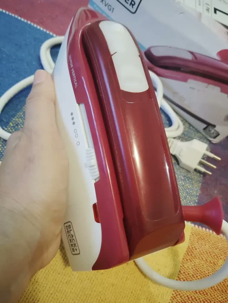 foto de Ferro De Viagem Black+decker Portátil Bivolt A Vapor P Roupa Rosa
