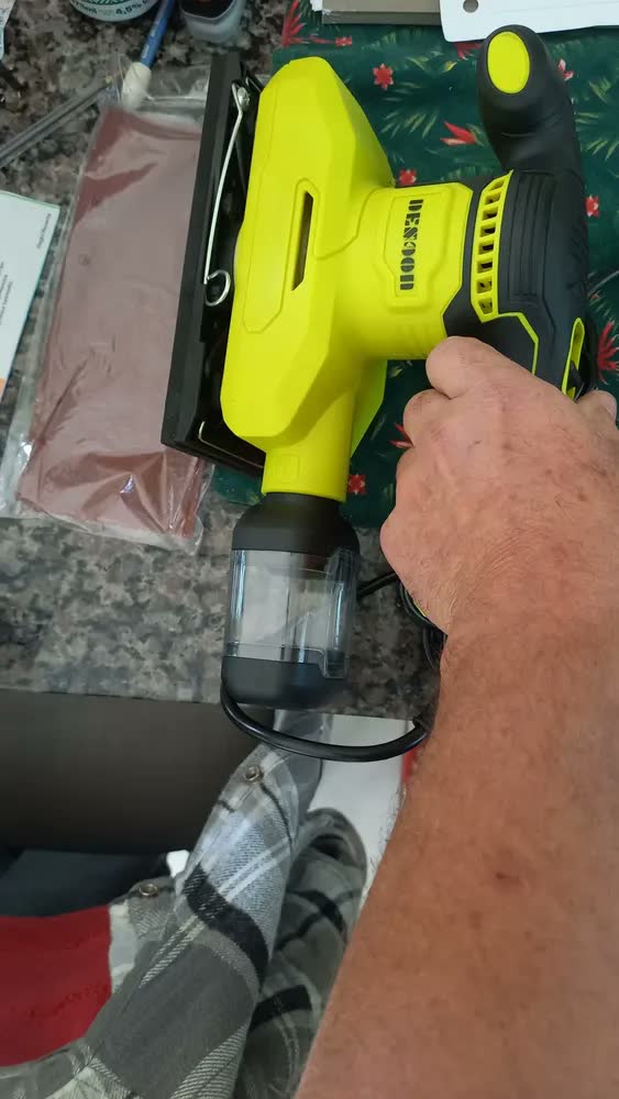 foto de Lixadeira Orbital 350w Elétrica Profissional Velocidade Variável 7000-13000 Rpm Com Auto Aspiração E Coletor De Pó 6 Lixas Kit Desoon
