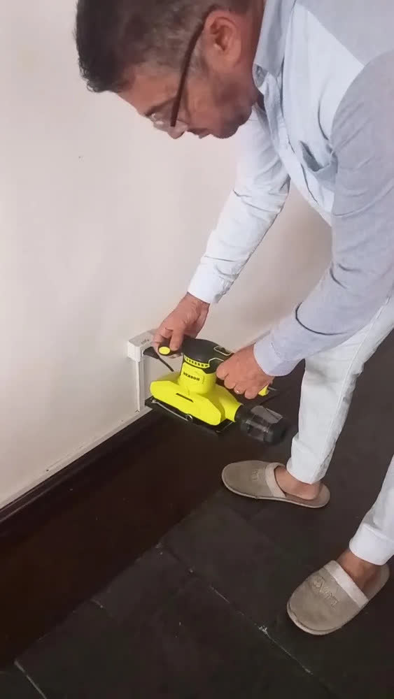 foto de Lixadeira Orbital 350w Elétrica Profissional Velocidade Variável 7000-13000 Rpm Com Auto Aspiração E Coletor De Pó 6 Lixas Kit Desoon
