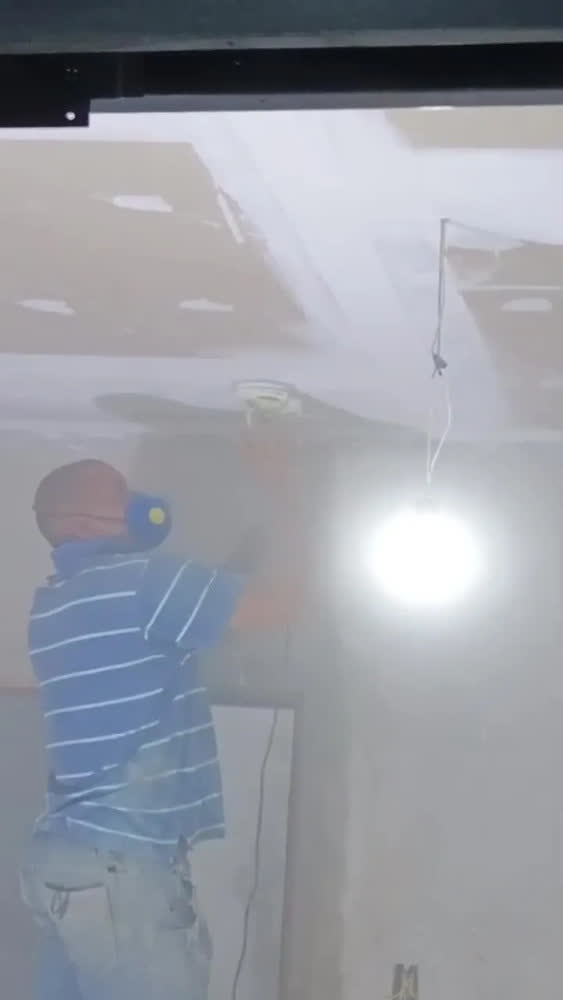 foto de Lixadeira Roto Orbital 450w Elétrica Profissional 125mm Órbita 2mm 220v Com Coletor Pó E Kit 16 Lixas E Disco Eva Desoon