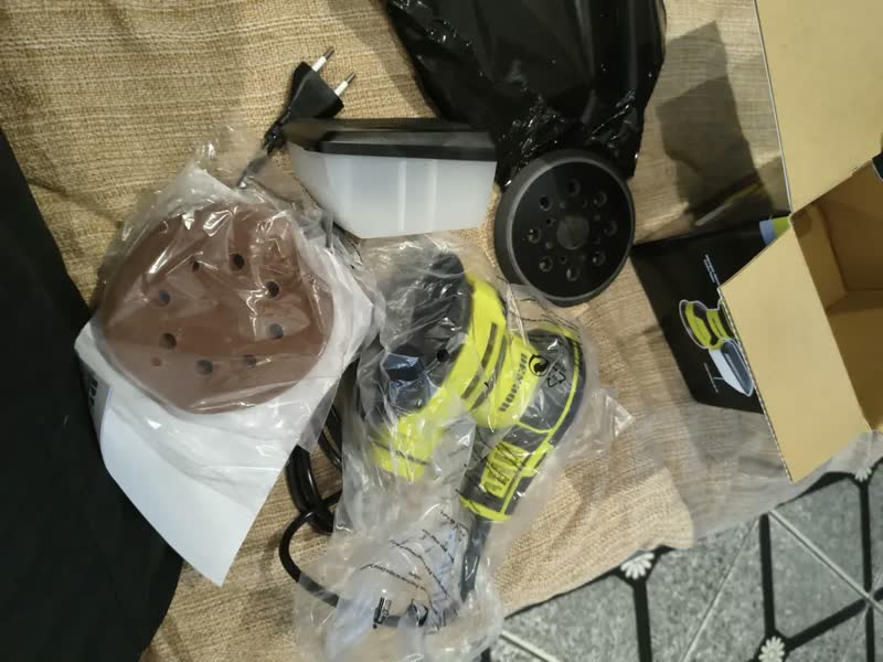 foto de Lixadeira Roto Orbital 450w Elétrica Profissional 125mm Órbita 2mm 220v Com Coletor Pó E Kit 16 Lixas E Disco Eva Desoon