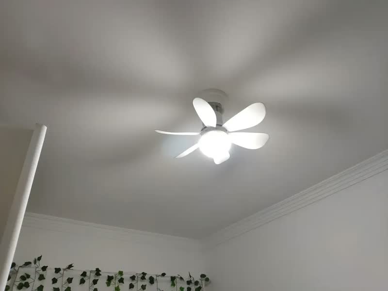 foto de Ventllador De Teto Lâmpada Led E27 Ajustável Bivolt
