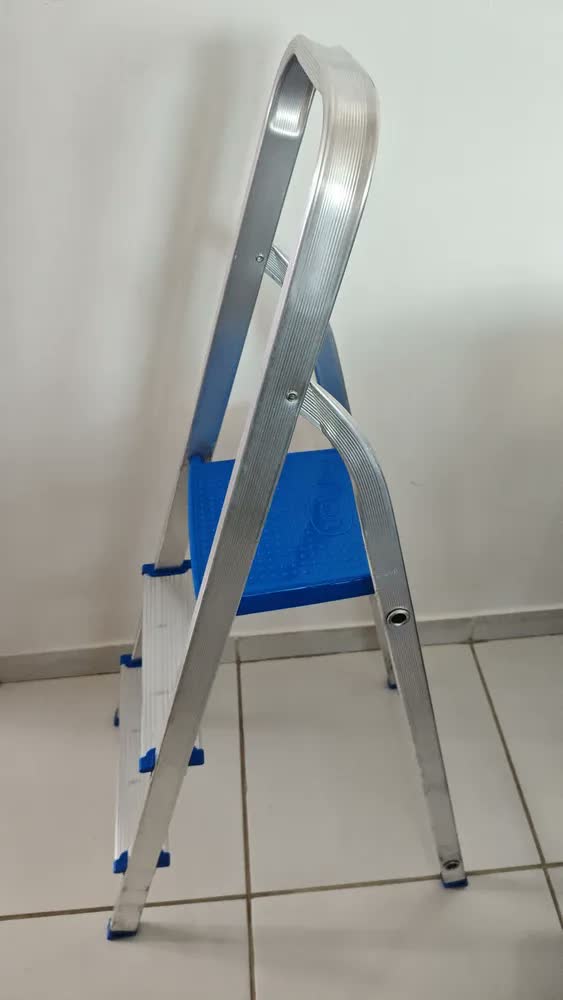 foto de Escada De Alumínio Dobrável 3 Degraus Tesoura Travamento Automático Antiderrapante Certificada Inmetro 120kg Kstech Mor Plataforma Trava De Segurança Multiuso Doméstica Cozinha Área De Serviço