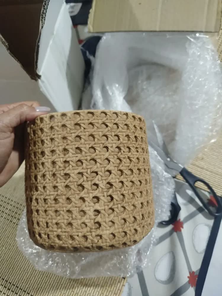 foto de Cachepot Decorativo Palhinha Mesa Chão Em Cimento Luxo Cachepot Vaso Rattan Alto Relevo Tramas