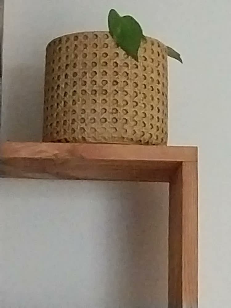foto de Cachepot Decorativo Palhinha Mesa Chão Em Cimento Luxo Cachepot Vaso Rattan Alto Relevo Tramas
