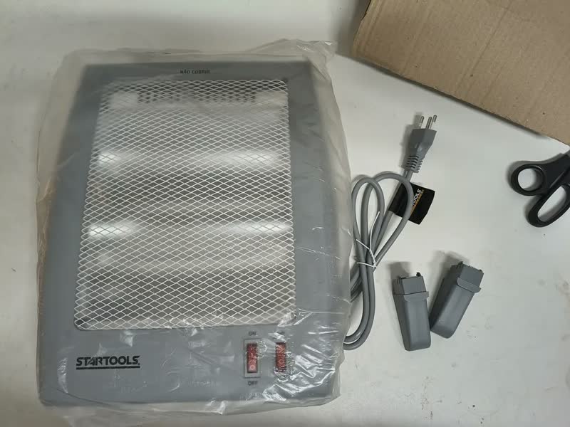foto de Aquecedor Elétrico Compacto Domestico Quarto Sala Escritório Quartzo Com 2 Potências 400w 800w Portátil Shokki