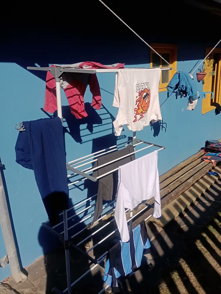 foto de Varal De Chão Dobrável Com Rodinhas, 3 Andares Reforçados E Retráteis, Suporta Até 30 Kg Ideal Para Apartamento Lavanderia Cinza