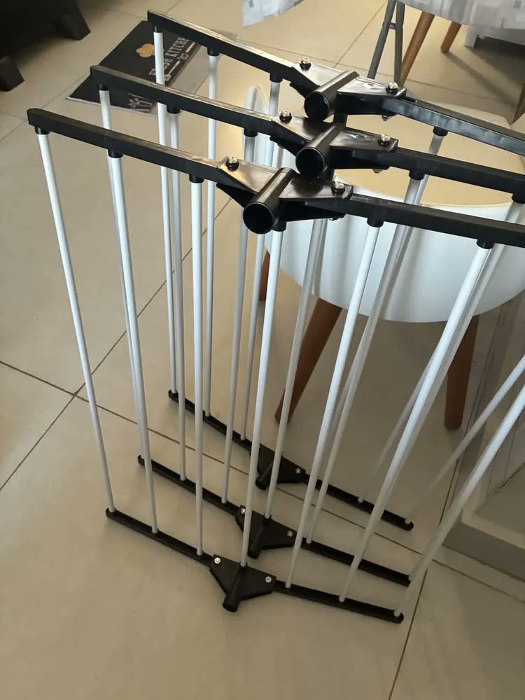 foto de Varal De Chão Dobrável Com Rodinhas, 3 Andares Reforçados E Retráteis, Suporta Até 30 Kg Ideal Para Apartamento Lavanderia Cinza