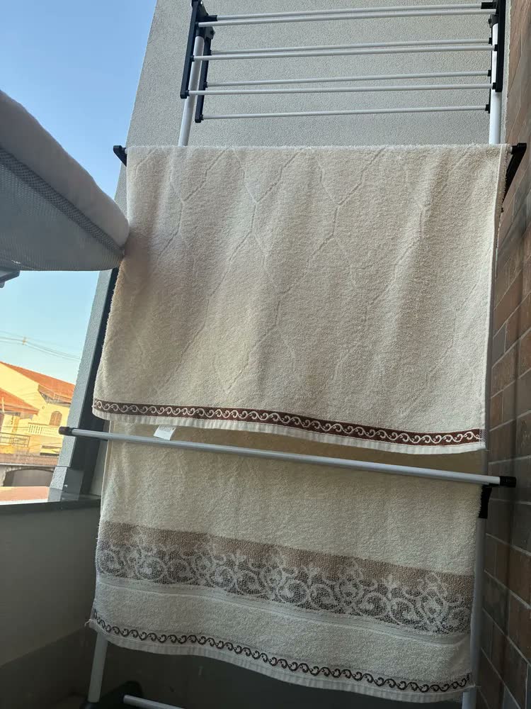 foto de Varal De Chão Dobrável Com Rodinhas, 3 Andares Reforçados E Retráteis, Suporta Até 30 Kg Ideal Para Apartamento Lavanderia Cinza