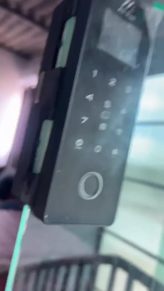 foto de Fechadura Digital Smart Sobrepor Porta Correr Deslizante App De Vidro Ou Madeira Até 1,5 Cm Filha Dupla Ou Embutir A Parte Do Batente