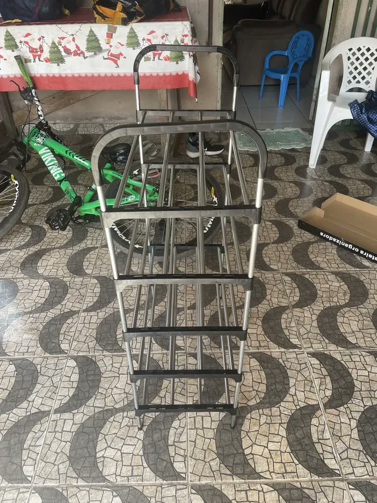 foto de Sapateira Vertical Moderna Em Aço Cromado Com 5 Prateleiras Preto/prata - 5 Andares