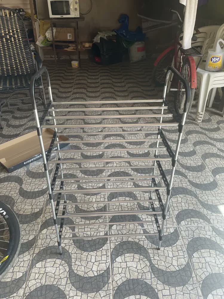 foto de Sapateira Vertical Moderna Em Aço Cromado Com 5 Prateleiras Preto/prata - 5 Andares