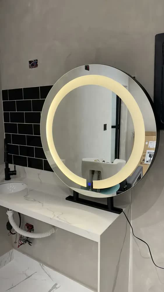 foto de Espelho Redondo Simples C/ Iluminação E Suporte Bancada 40cm Moldura Preto