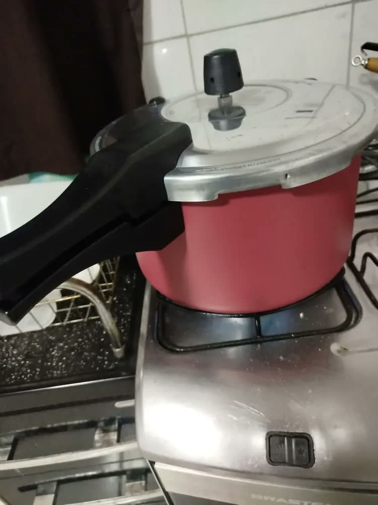 foto de Panela De Pressão 7 Litros Fechamento Externo Cinza