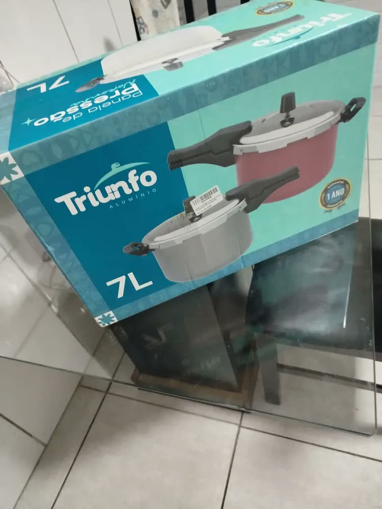 foto de Panela De Pressão 7 Litros Fechamento Externo Cinza