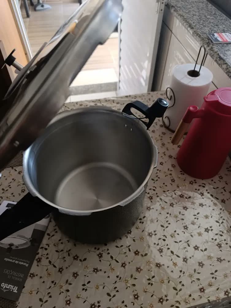 foto de Panela De Pressão 7 Litros Fechamento Externo Cinza