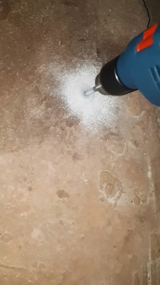 foto de Chave de fenda elétrica Bosch GSB 550 RE 550W 13 mm, furadeira de impacto + acessório com caixa de papelão