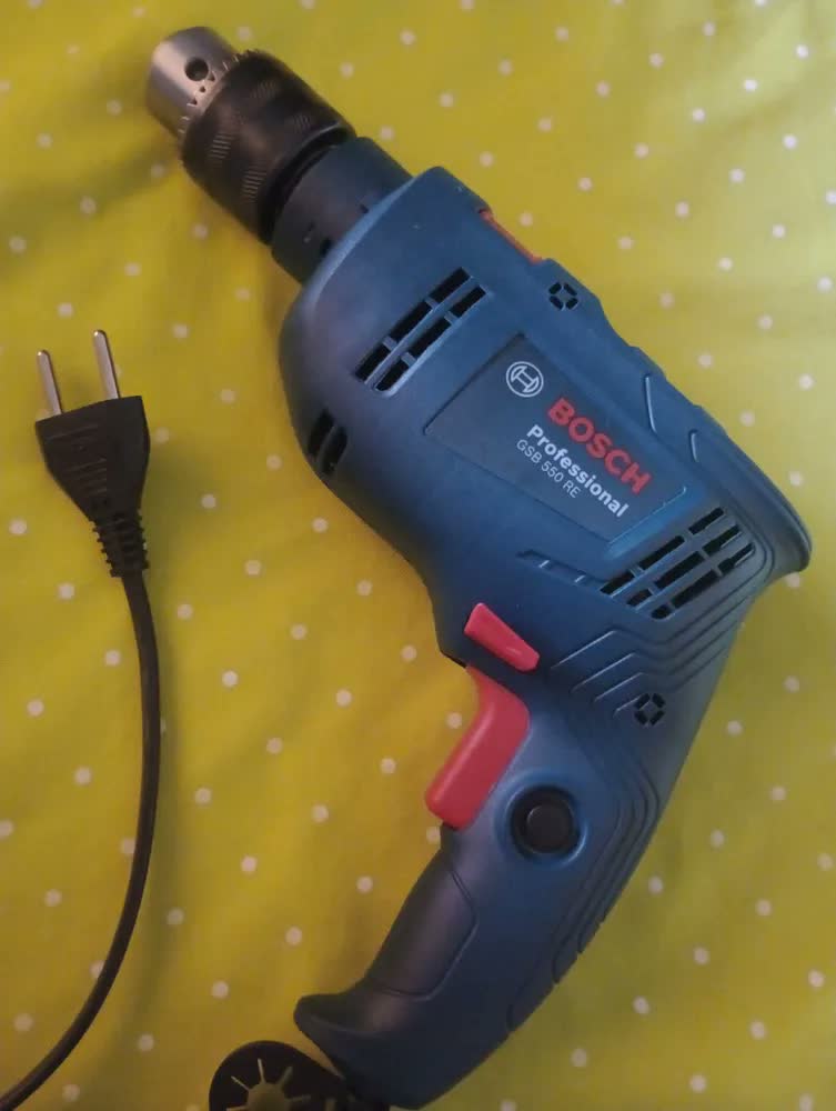 foto de Chave de fenda elétrica Bosch GSB 550 RE 550W 13 mm, furadeira de impacto + acessório com caixa de papelão