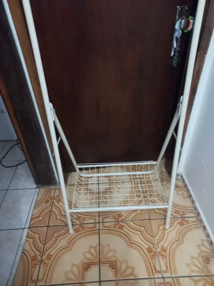 foto de Cabideiro De Chão Arara De Roupas Com Cesto Aço 60cm Bilimo