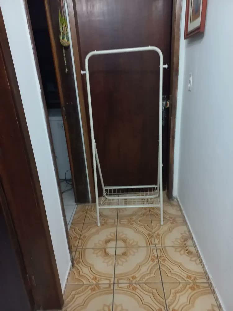 foto de Cabideiro De Chão Arara De Roupas Com Cesto Aço 60cm Bilimo