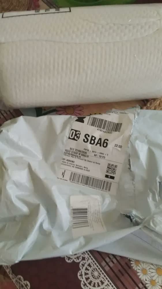 foto de Travesseiro Cervical de Espuma Viscoelástica com Carvão Ativado, Para Alívio da Dor no Pescoço e Coluna