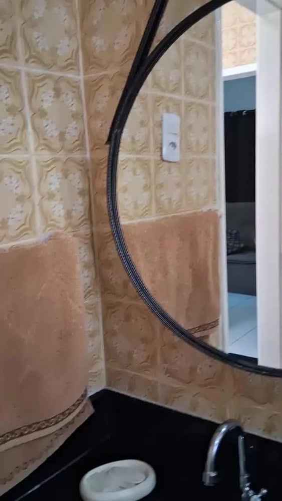 foto de Espelho Adnet Decorativo Redondo Alça Couro 60cm Caramelo