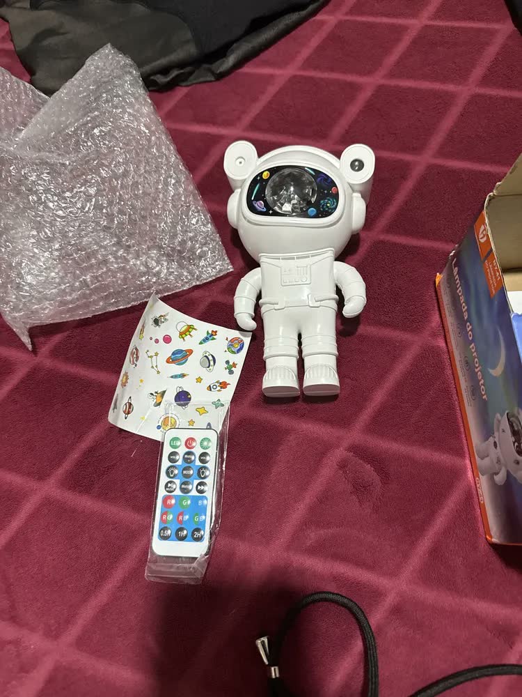 foto de Projetor Astronauta Galaxia Estrelas Nebulosa Led Luz Noturna Rotativo Bluetooth Caixa De Som Controle Remoto Timer Quarto Infantil Ambiente Relaxante Bivolt Presente MidiaFone