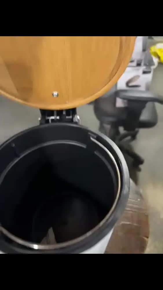 foto de Lixeira Branca Para Banheiro 3l Redonda Em Aço Inox Cor Branco Tampa Bambu Casa Cozinha Banheiro Cesto Removível Com Pedal VIVATUTTO
