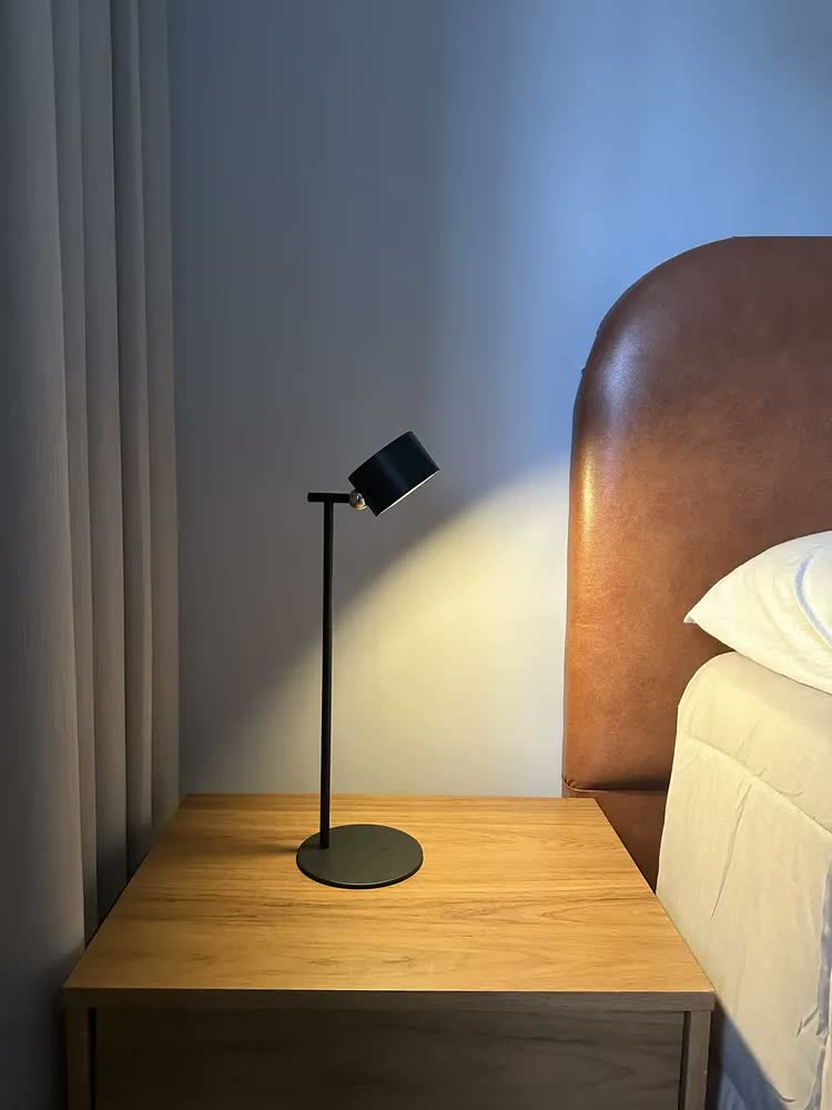 foto de Luminária Mesa Cabeceira Touch 3 Cores Sem Fio Imã Parede Branco 5v