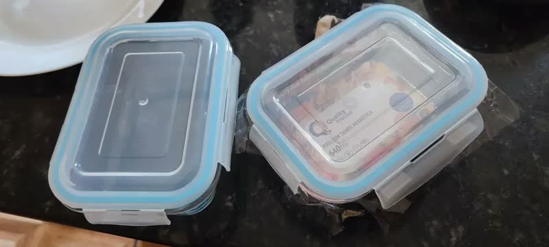 foto de Conjunto 2 Potes 640ml Vidro Hermético 4 Travas Marmita Sortido
