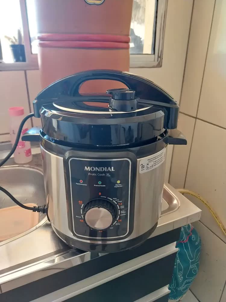 foto de Panela De Pressão Elétrica Pe-47 Pratic Cook 700w Mondial Inox Com Preto