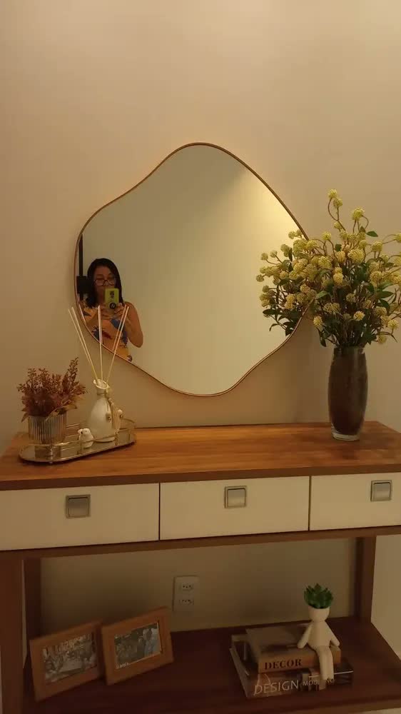 foto de Espelho Decorativo Organico Com Borda Em Lamina De Madeira Sumauma M
