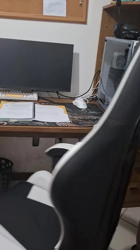 foto de Cadeira De Escritório Giant Gamer Ergonômica Giratória Couro Preto/preto Couro Sintético