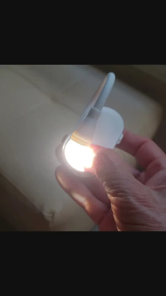 foto de Luz De Led Para Leitura Com Clipe Usb 3 Cores Recarregavel